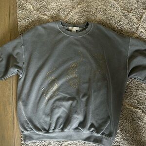 barely worn- urban outfitters crew neck- lions- super comfy